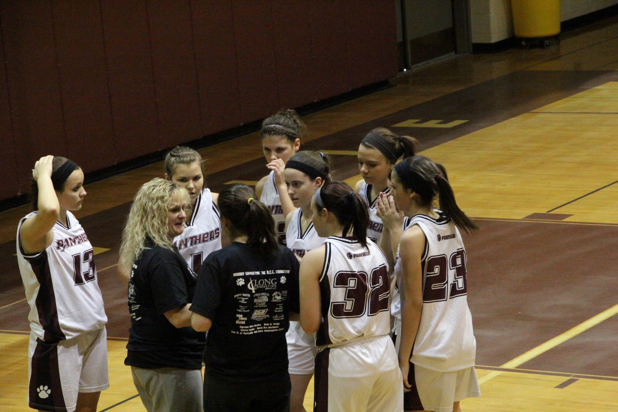 GirlsHoops/2013huddle.jpg